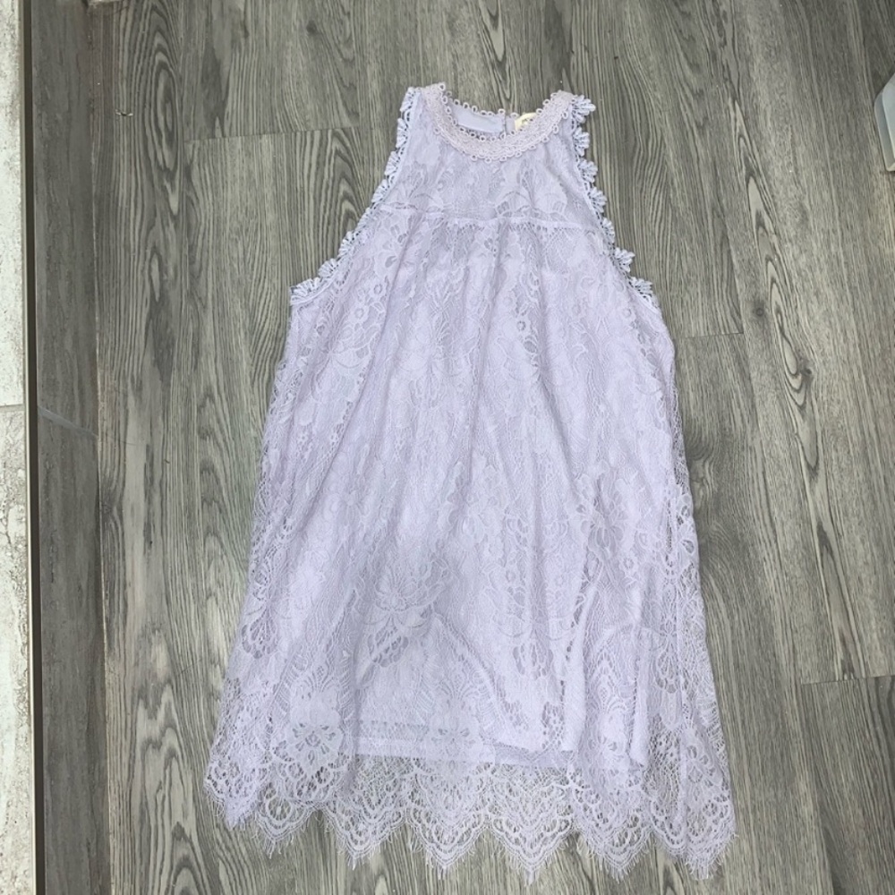 SOLD Light lavender lace detail high neck top size small
(paper + tee)